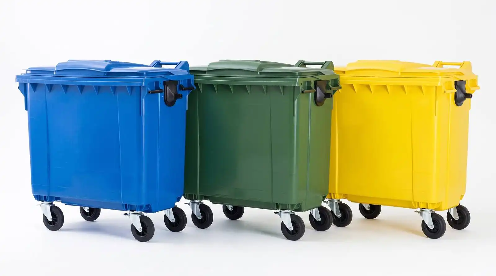 Contenedores de 1.100 litros (azul, verde y amarillo) para recolección itinerante